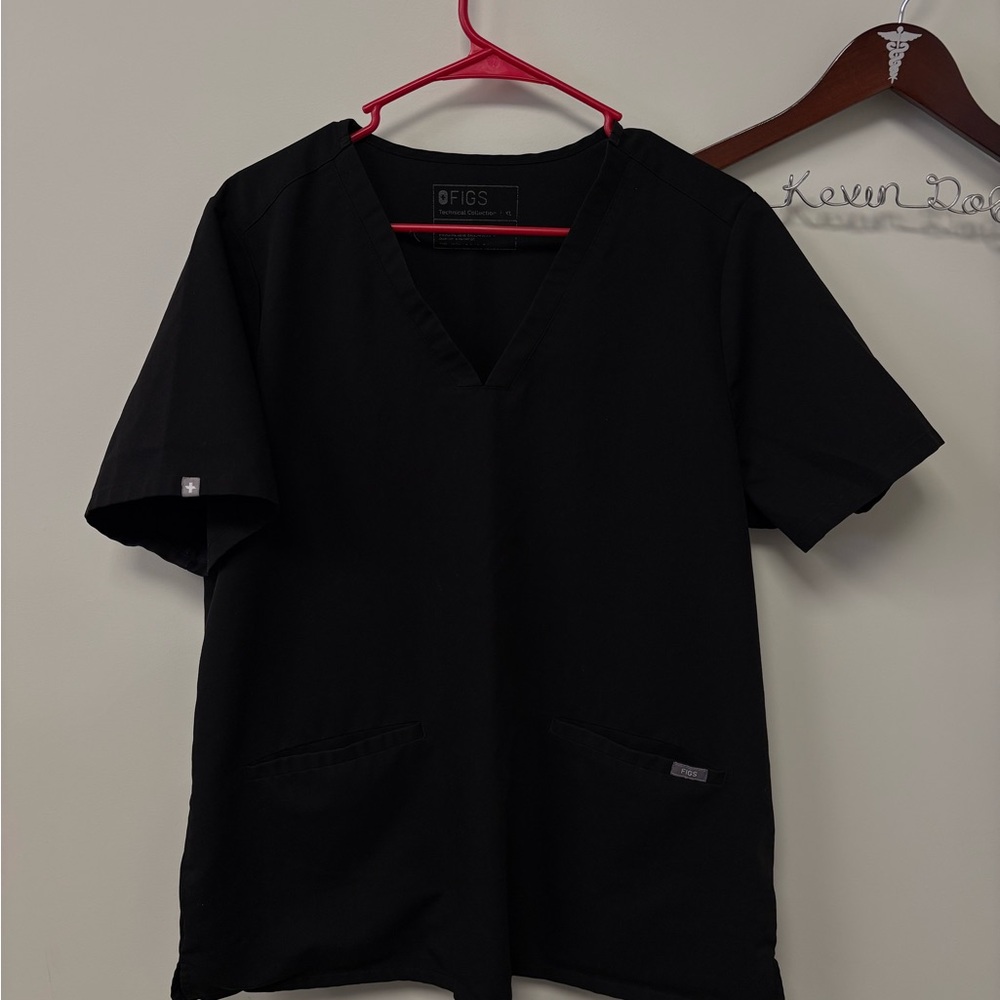 Figs women’s Black V-Neck Short Sleeve Scrub Top